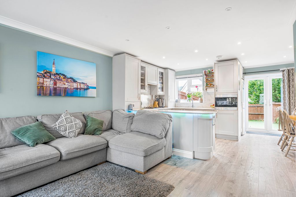 Property photo 2 of 23 Living Kitchen