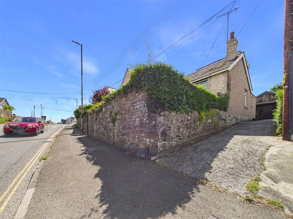 Property photo 2 of 27 Picture No. 15