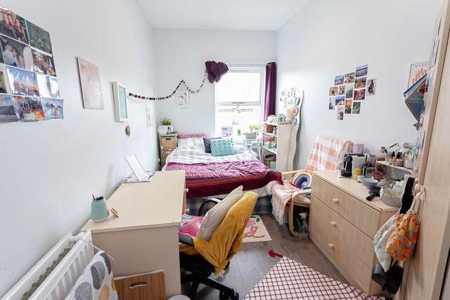 Property photo 2 of 15 Cozy Single Bedroom Featuring A Comfortable Single...