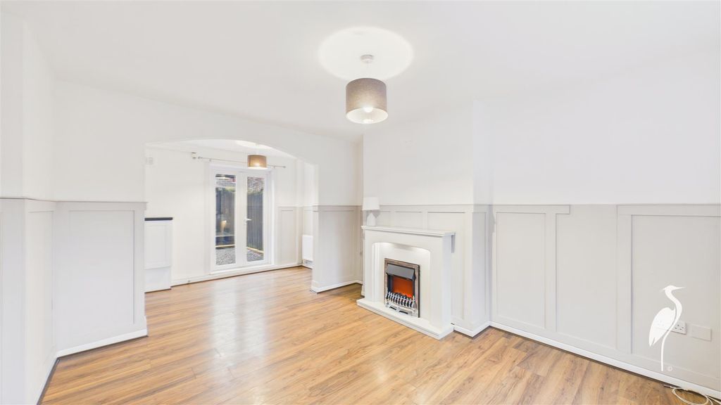 Property photo 2 of 16 Lounge