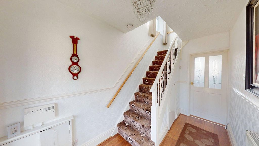 Property photo 2 of 18 Hallway