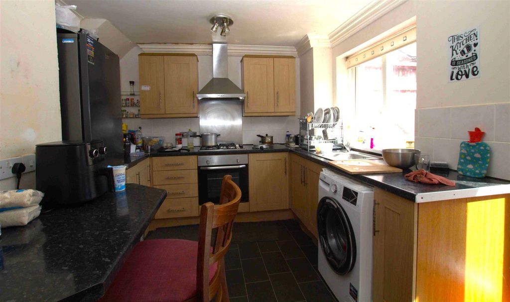 Property photo 3 of 8 Kitchen
