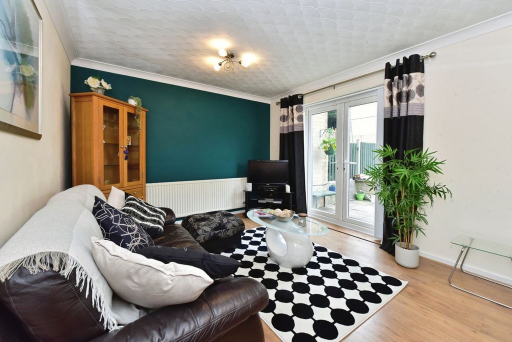 Property photo 2 of 17 Photo