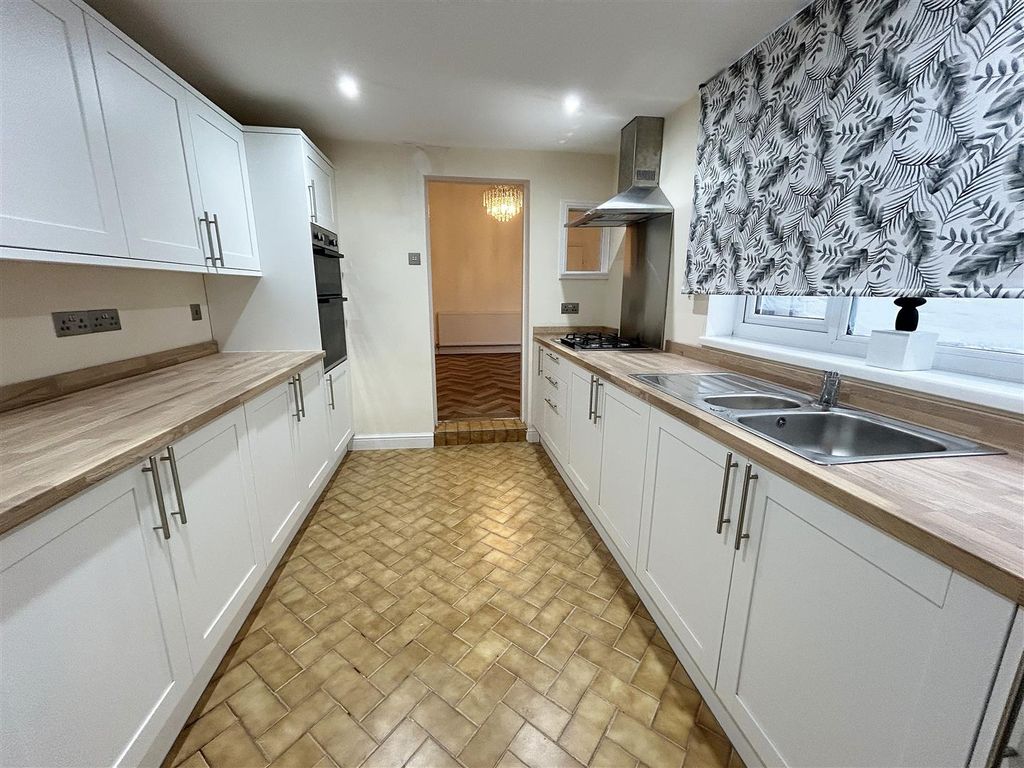 Property photo 3 of 13 Kitchen