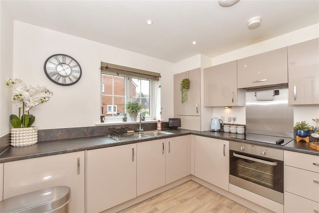 Property photo 2 of 17 Kitchen