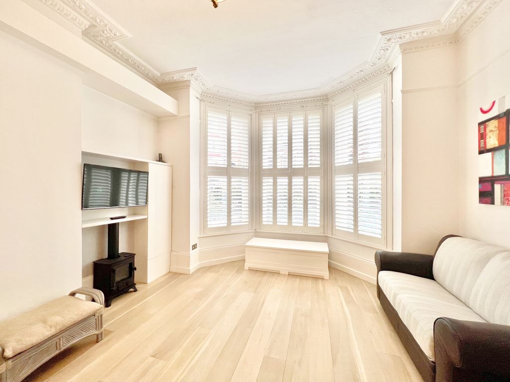 Property photo 2 of 6