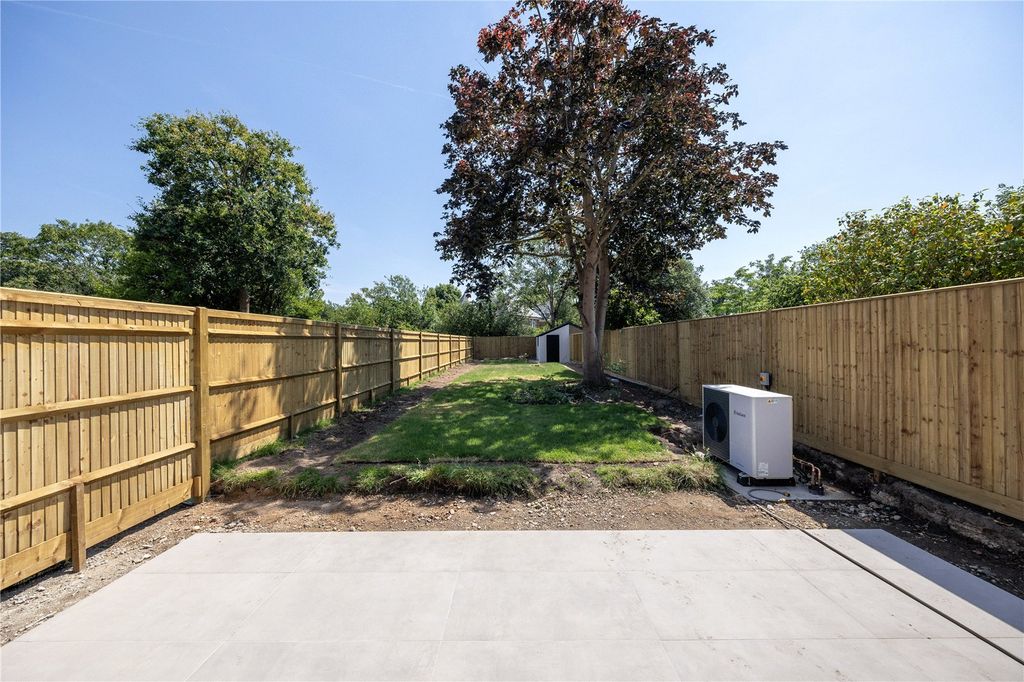 Property photo 2 of 23 Picture No. 12