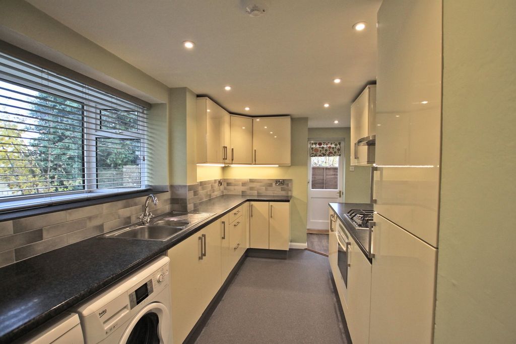 Property photo 3 of 18 Kitchen