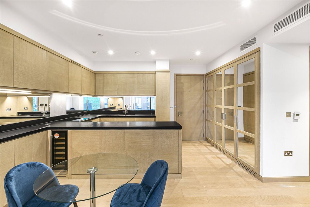 Property photo 2 of 18 Reception/Kitchen