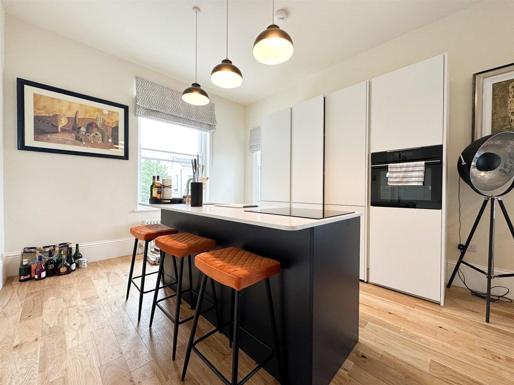 Property photo 2 of 8 Kitchen