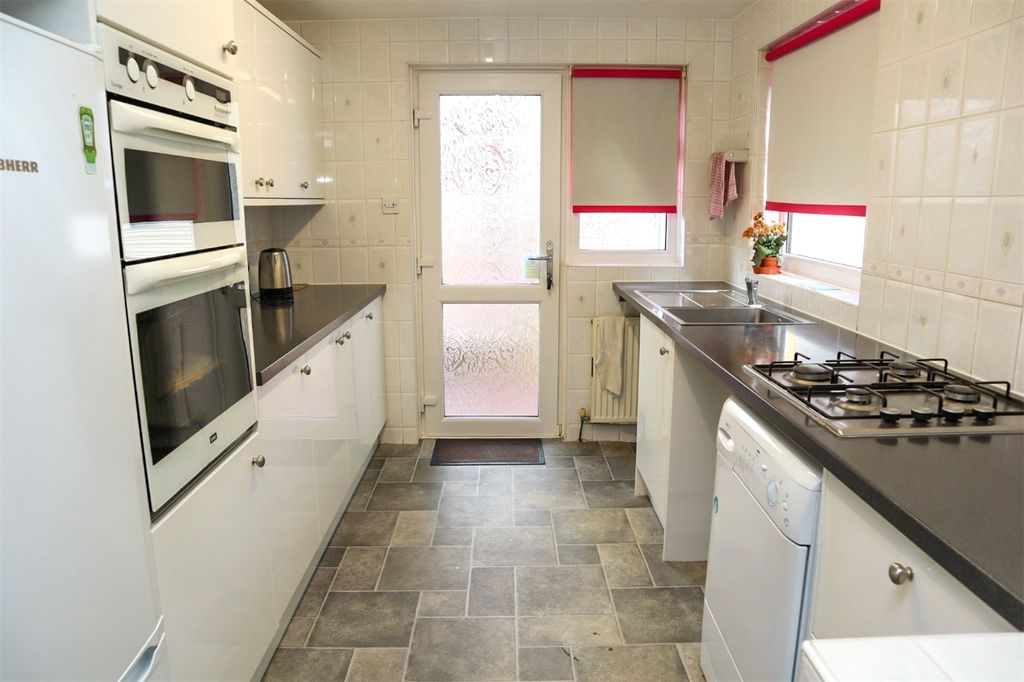Property photo 3 of 20 Kitchen