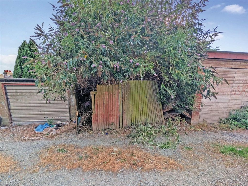 Property photo 1 of 2