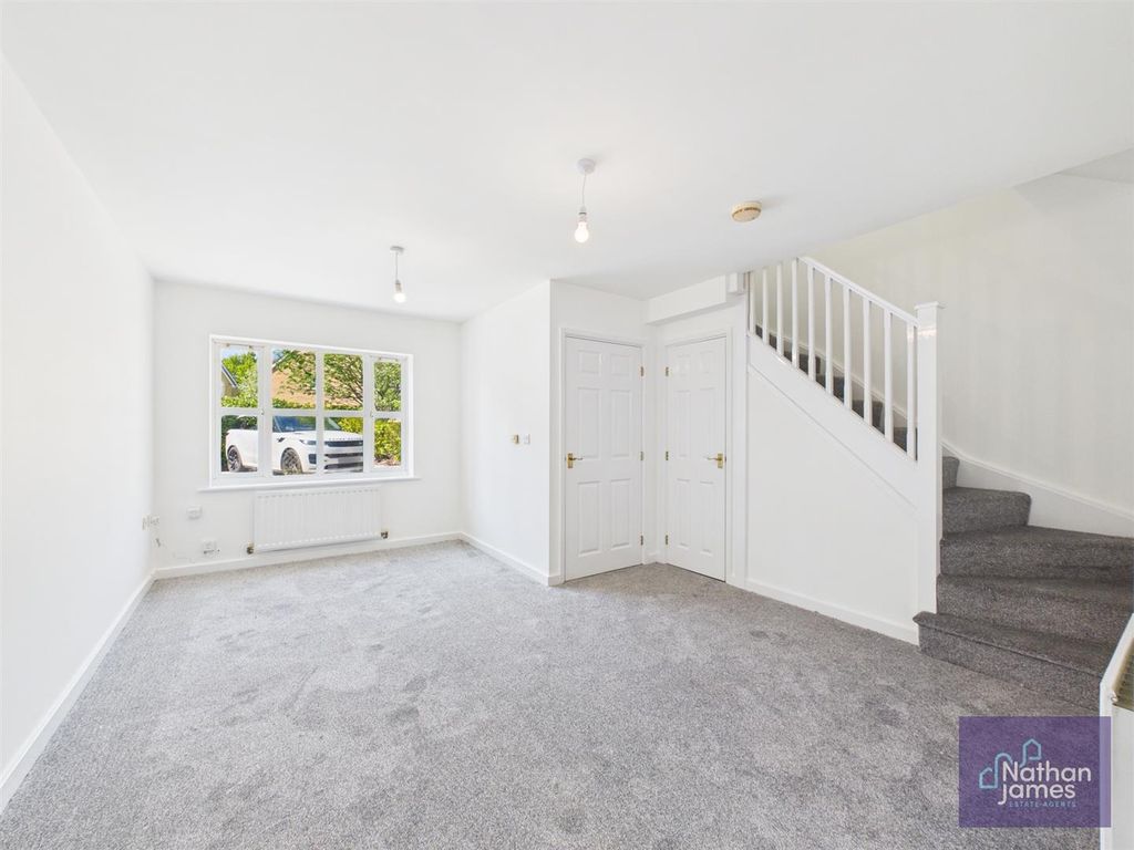 Property photo 2 of 16 Lounge