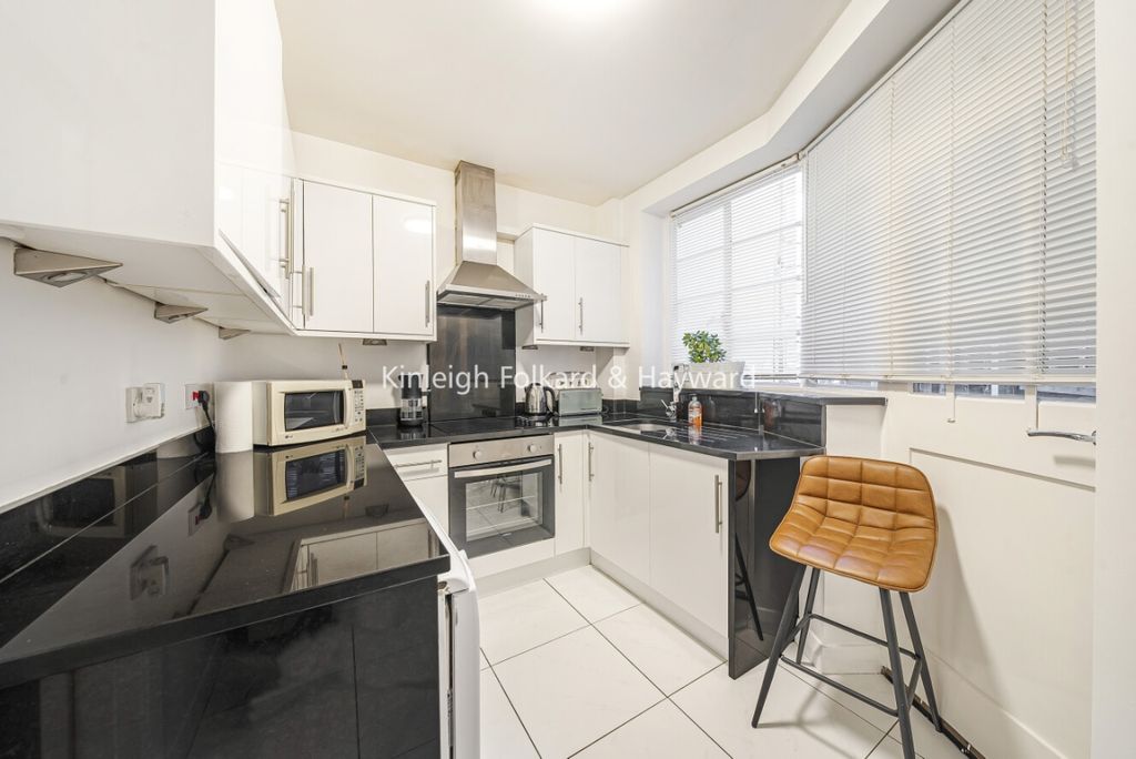 Property photo 3 of 6 Kitchen