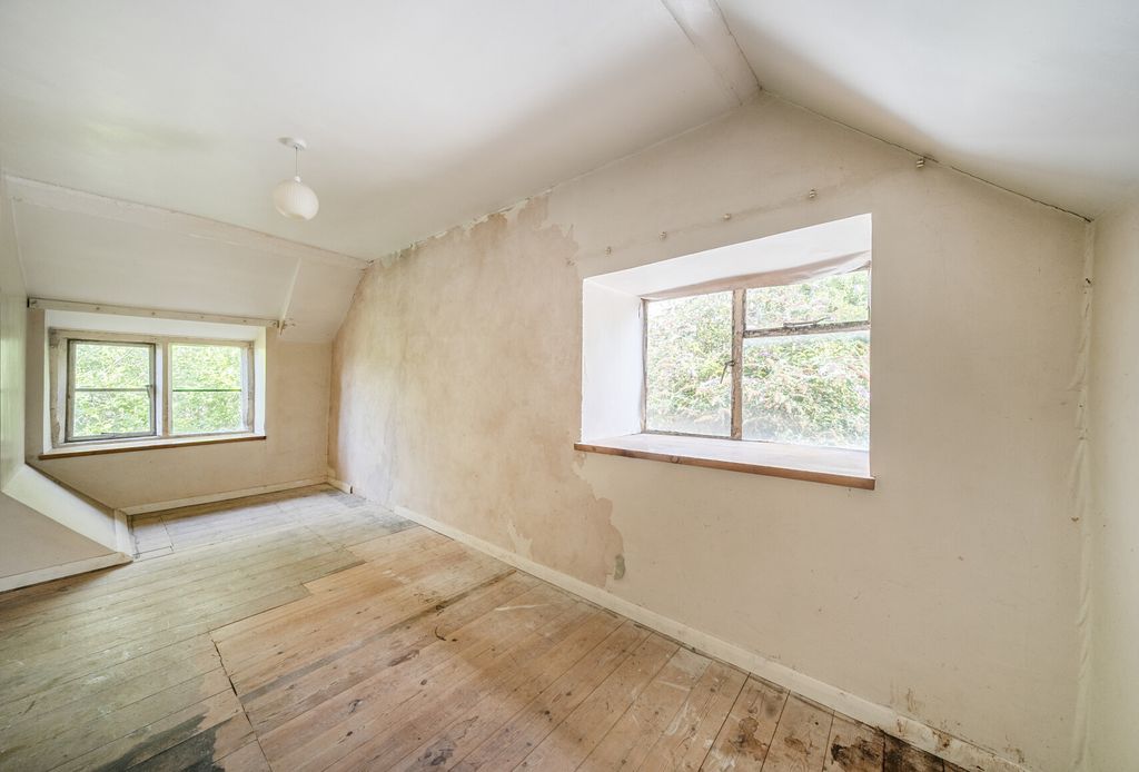 Property photo 2 of 18 1324149-12-687E47...