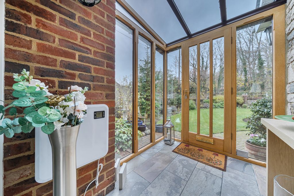 Property photo 2 of 27 Entrance Hall