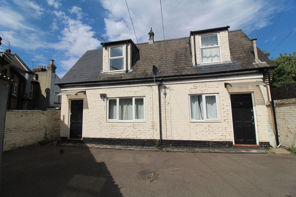 Property photo 1 of 5