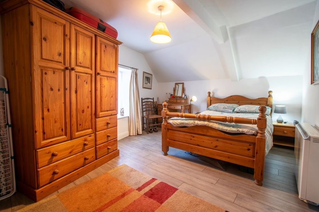 Additional image 8 of 1 bed flat for saleNewport Square, Launceston PL15