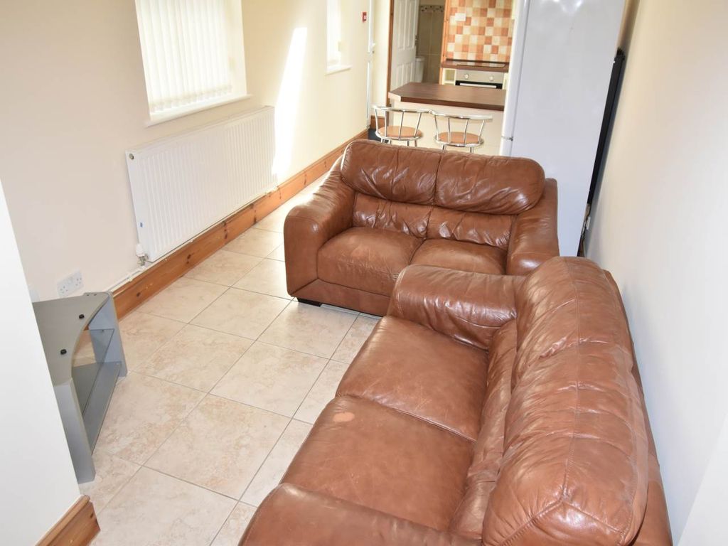 Property photo 2 of 8 Lounge