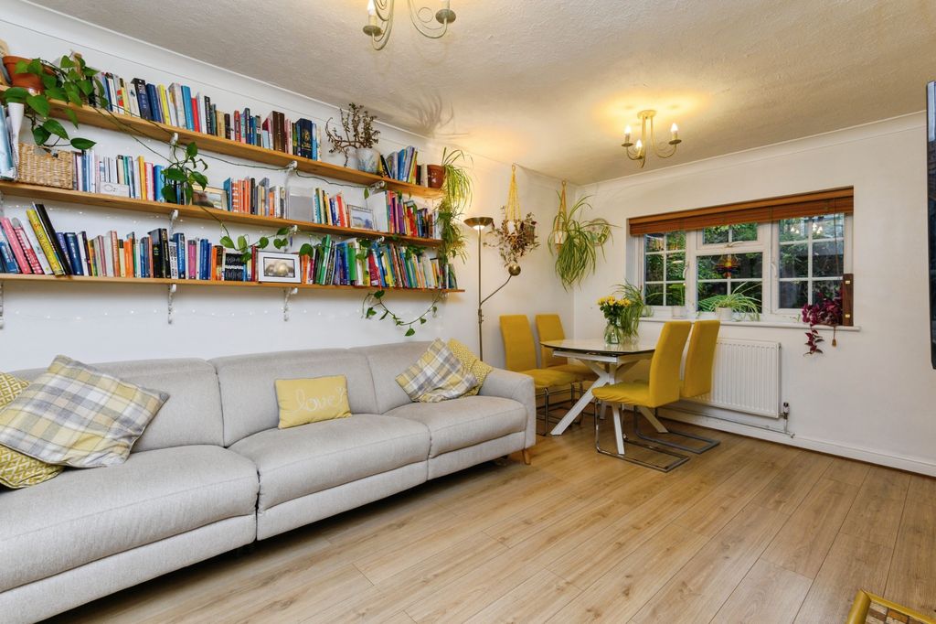 Property photo 3 of 23