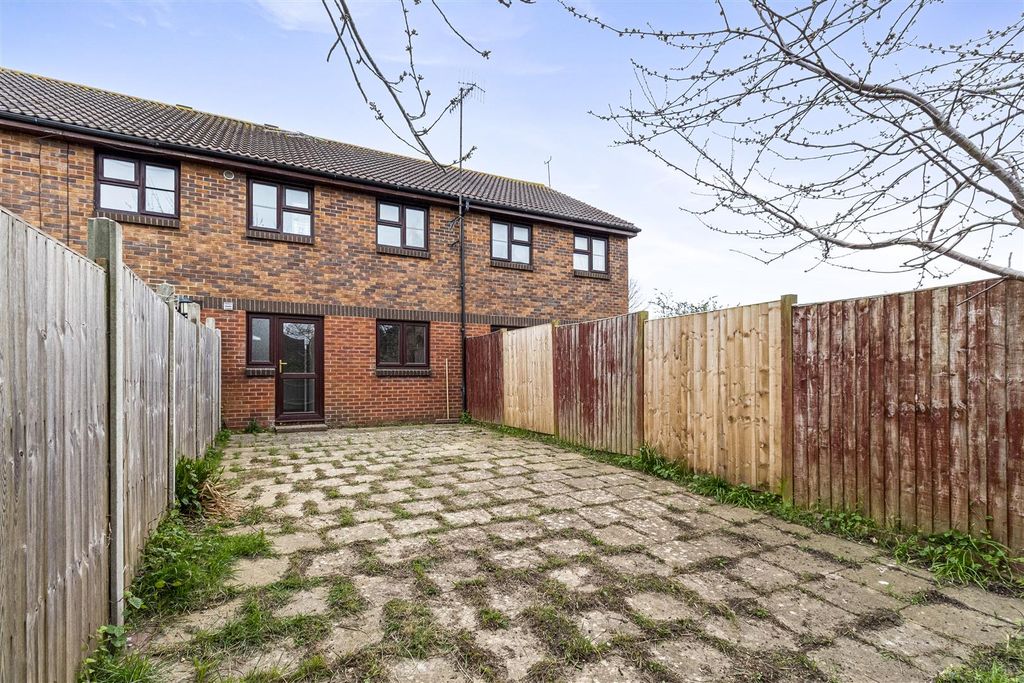 Property photo 1 of 11 69 Pilgrims Walk-009.Jpg