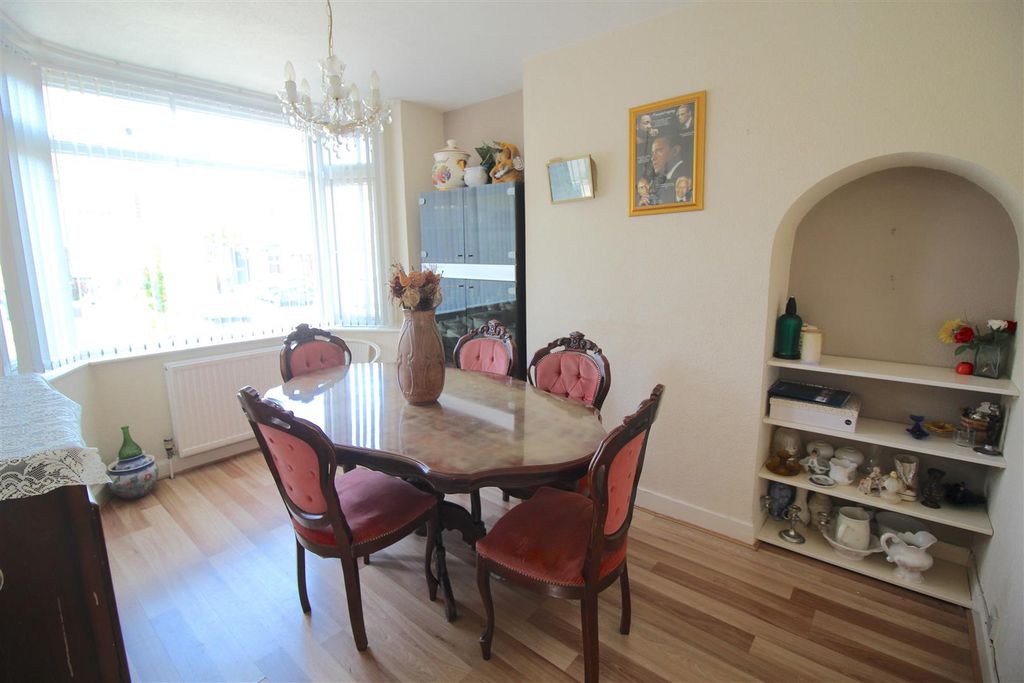Property photo 3 of 10 Dining Room