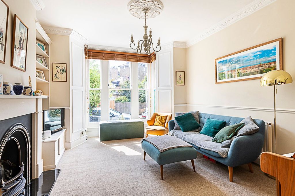 Property photo 1 of 34 Living Room