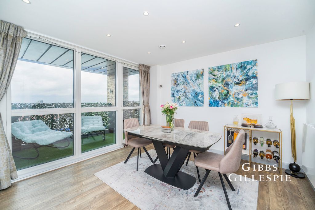 Property photo 3 of 15 Photo