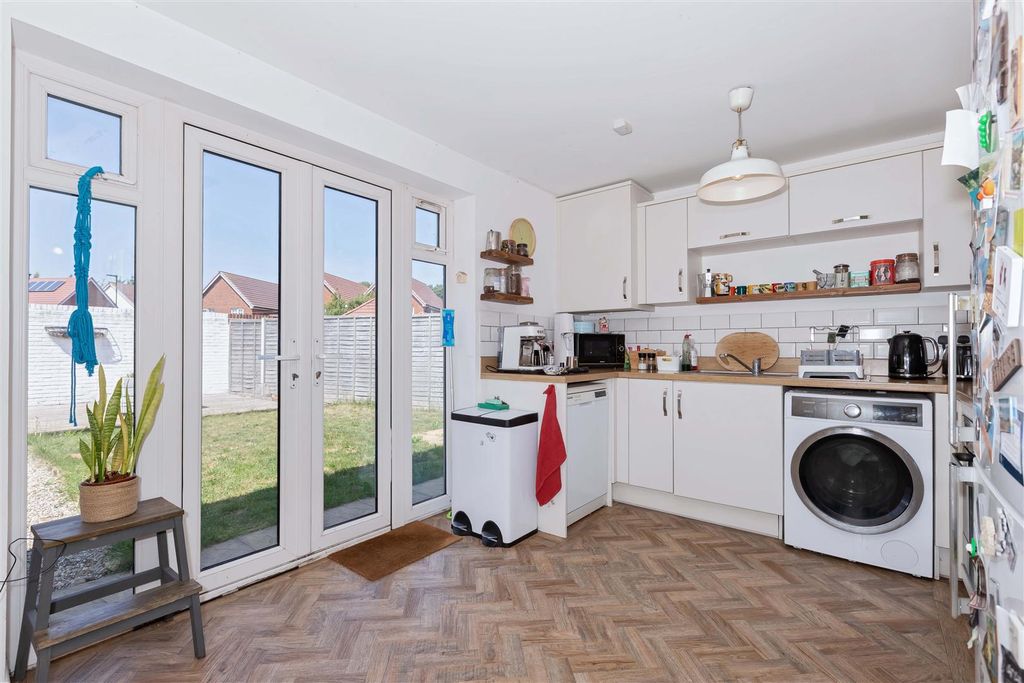 Property photo 2 of 14 Kilham Way_11.Jpg