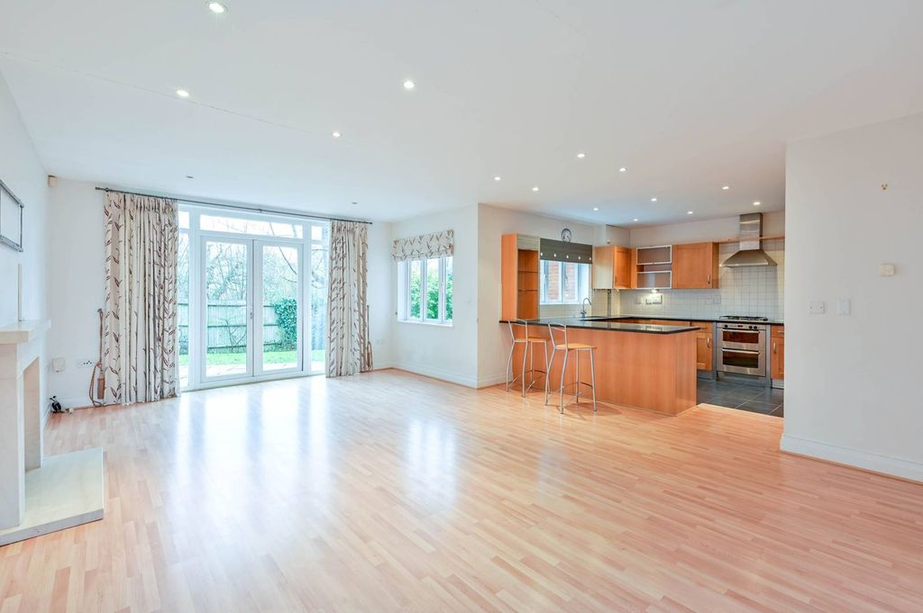 Property photo 1 of 20