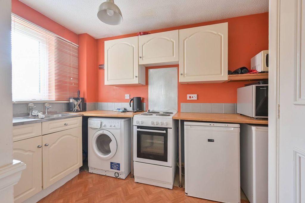 Property photo 3 of 10