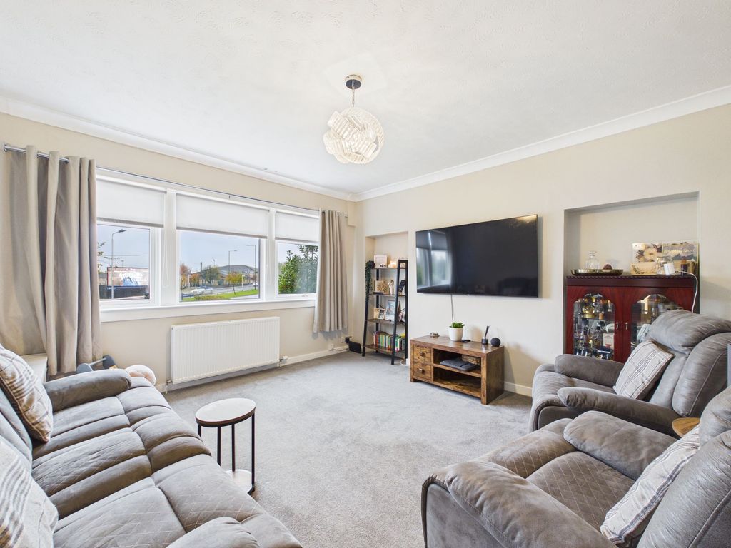 Property photo 2 of 12 Lounge