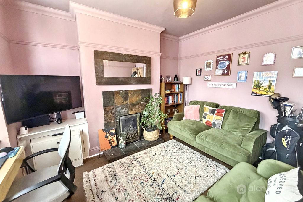 Property photo 3 of 11 5395736