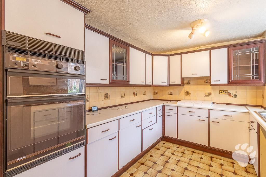 Property photo 3 of 20 Kitchen