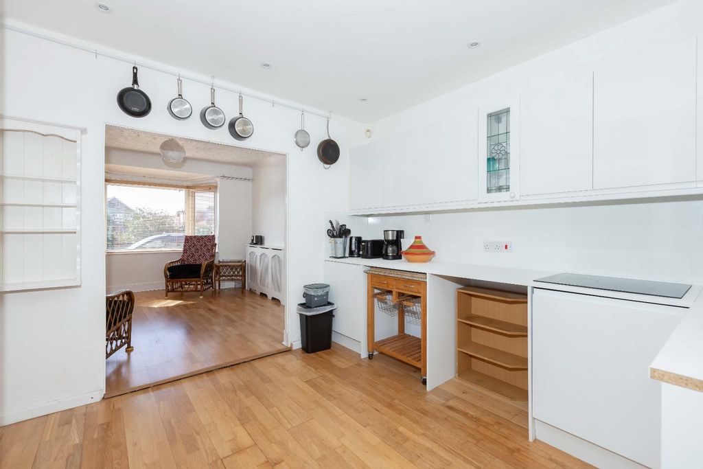 Property photo 3 of 18 Old Shoreham Rd_8.Jpg