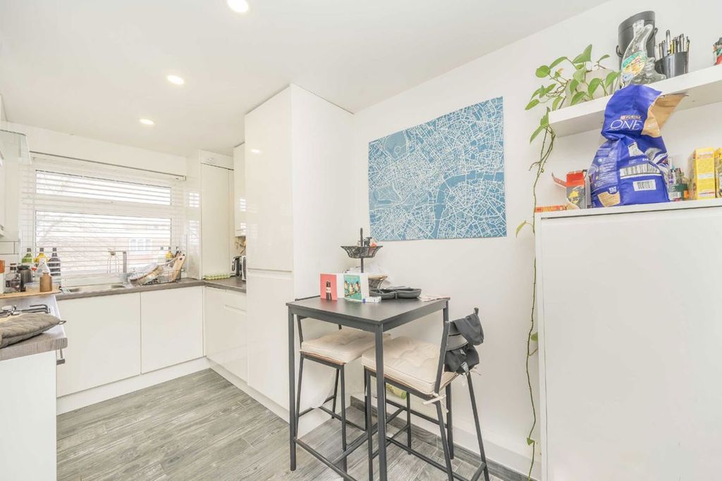 Property photo 3 of 5