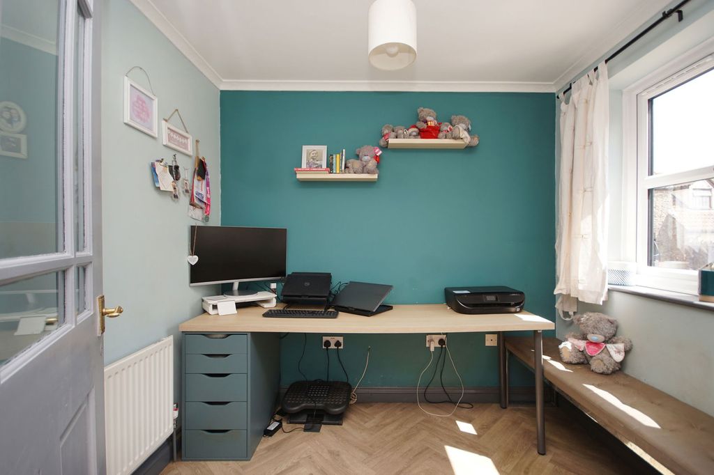 Property photo 2 of 37