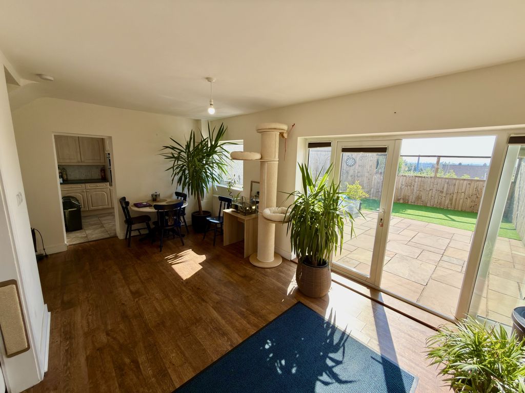 Property photo 2 of 19 Dining Room 1