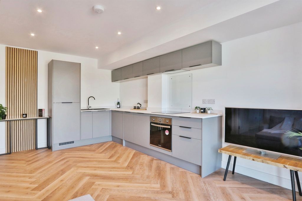 Property photo 2 of 9