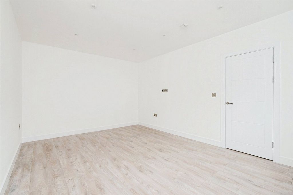 Property photo 3 of 23 Picture No. 27