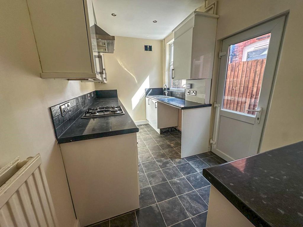 Property photo 3 of 9 Kitchen