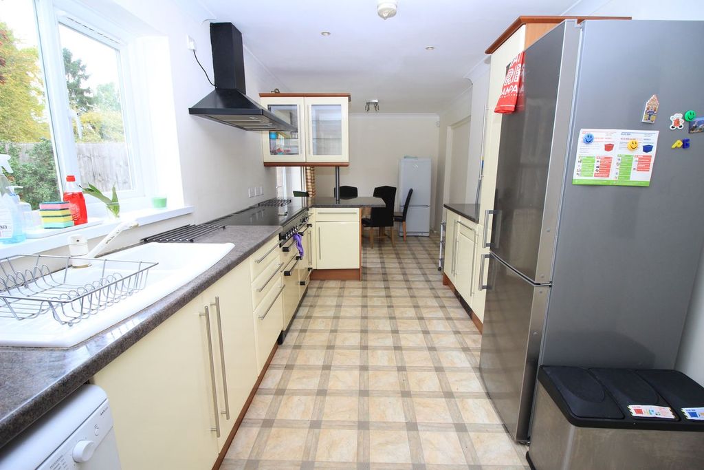 Property photo 3 of 17 Kitchen