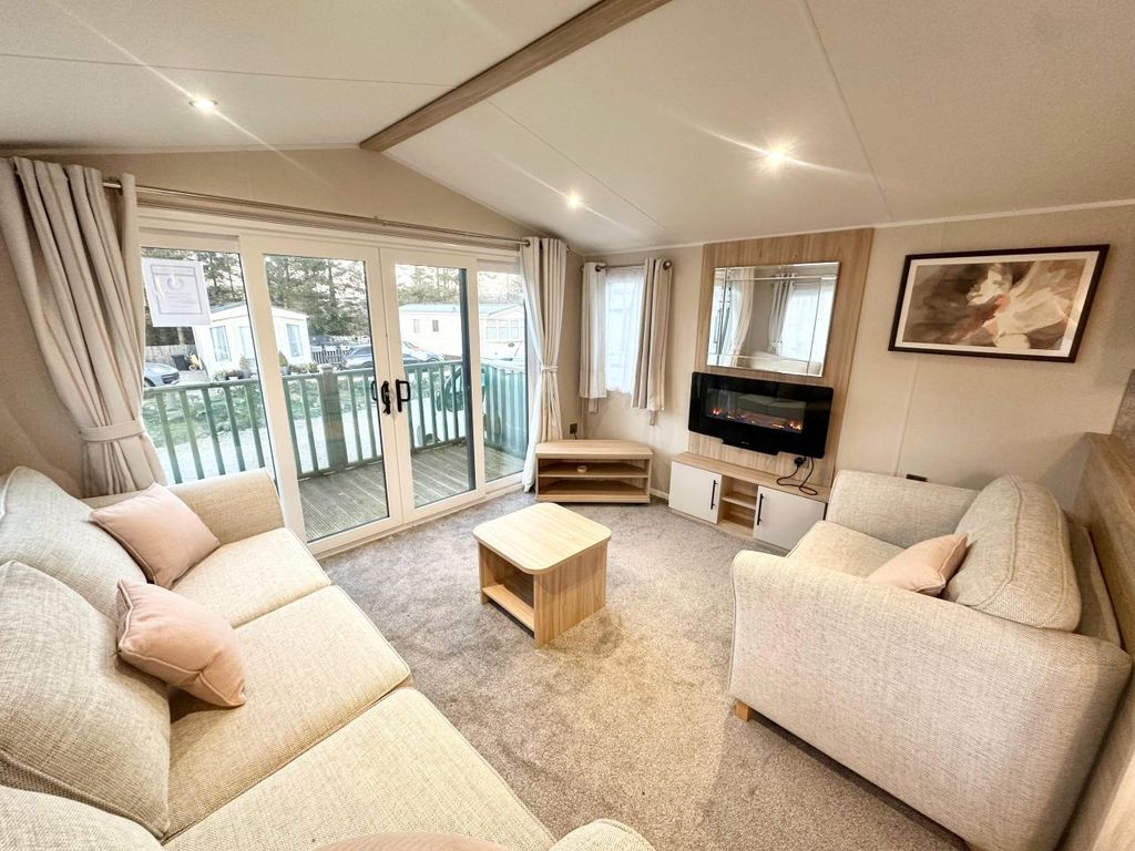 Property photo 3 of 6 Willerby Manor 6 Scaled.Jpg