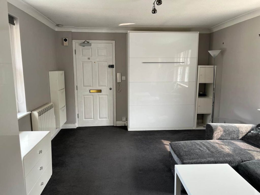 Property photo 2 of 10 Studio Room