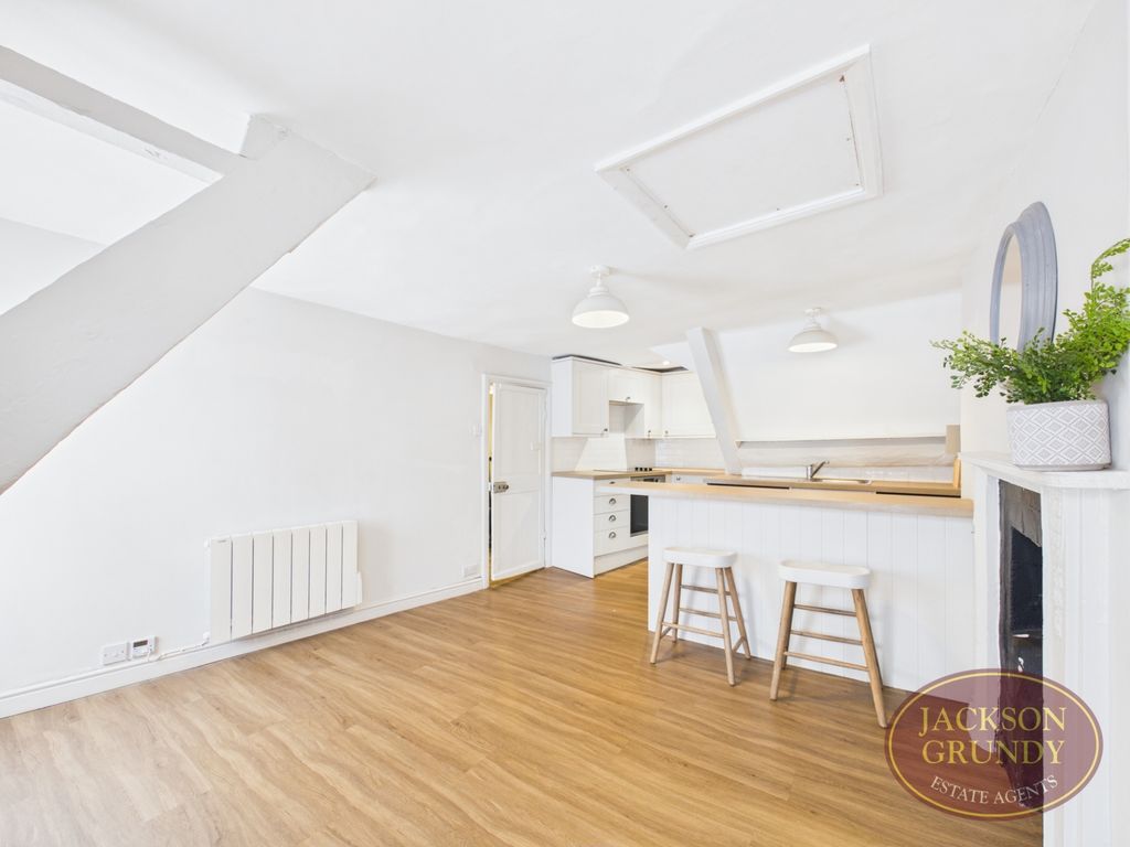 Property photo 3 of 10 High Street