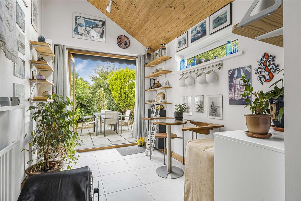 Property photo 3 of 19 222 Horton Rd, Datchet, Slough Sl3 9Hl18.Jpg