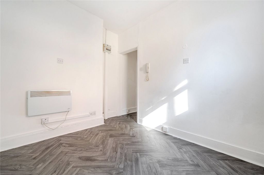 Property photo 3 of 12 Picture No. 05