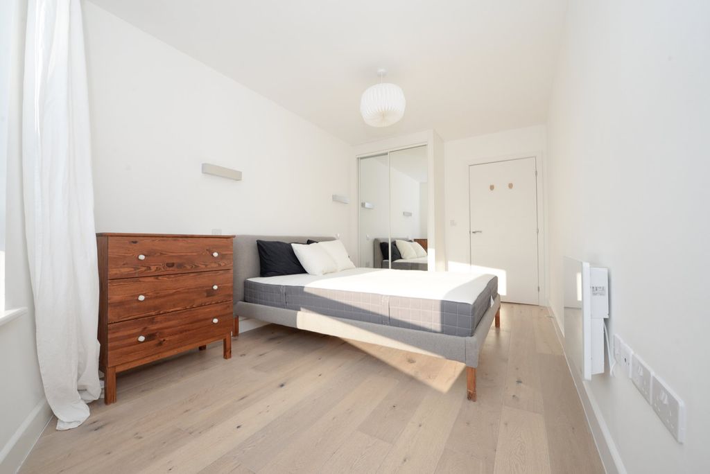 Additional image 6 of 1 bed flat for saleRoyal Crescent Apartments, Royal Crescent Road, Ocean Village SO14