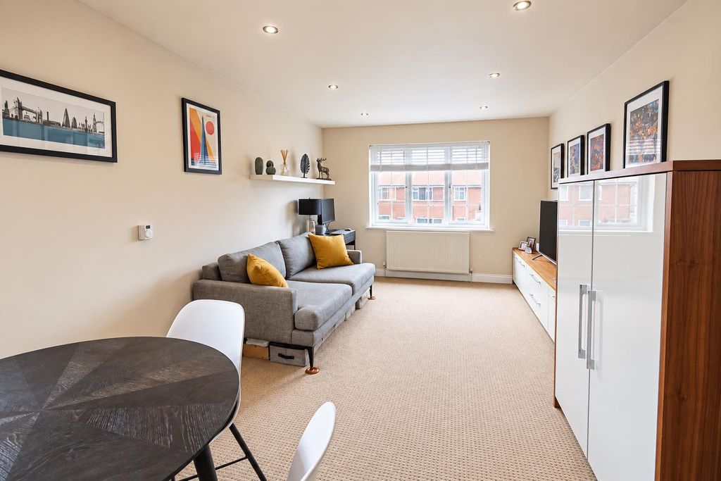 Property photo 3 of 10 liv1.Png