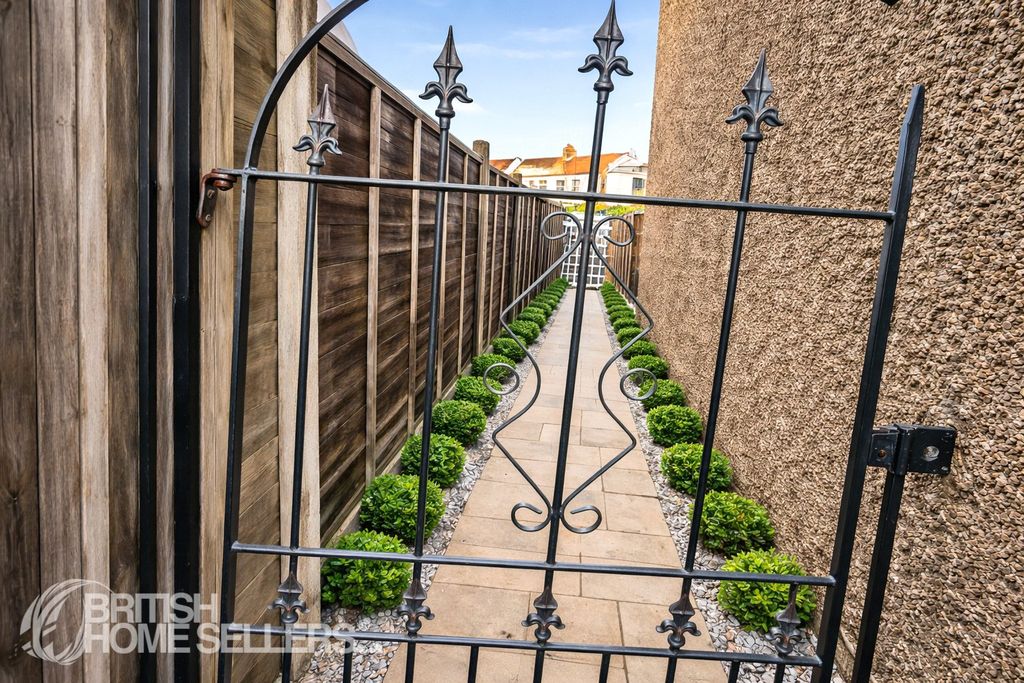 Property photo 2 of 13 Picture No. 14